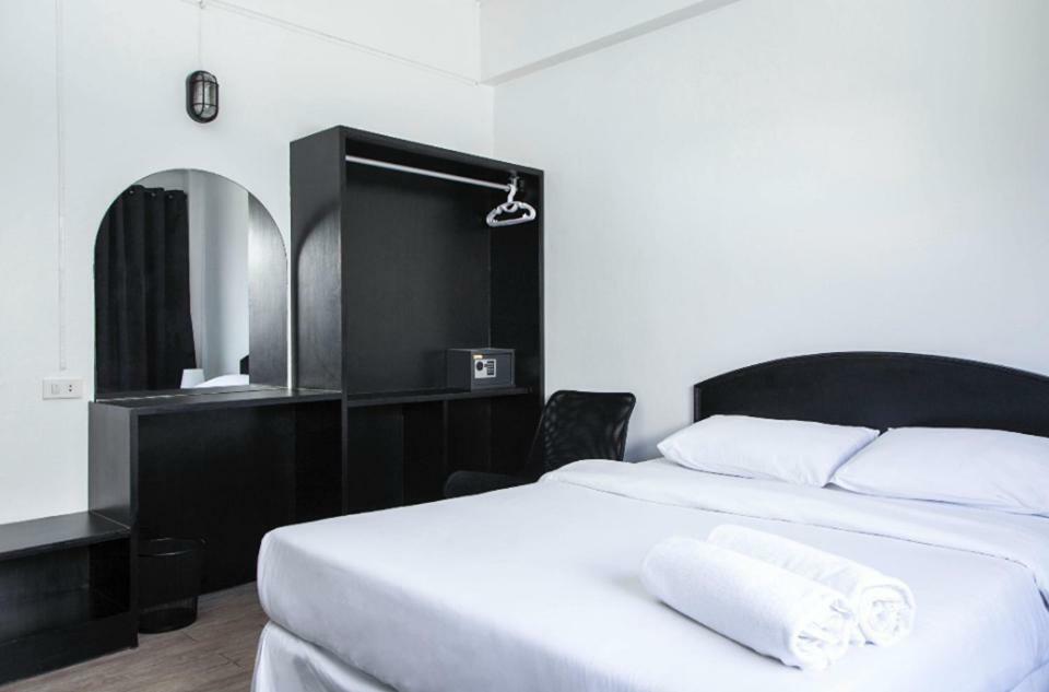 Crystal Hotel Hua Hin Esterno foto